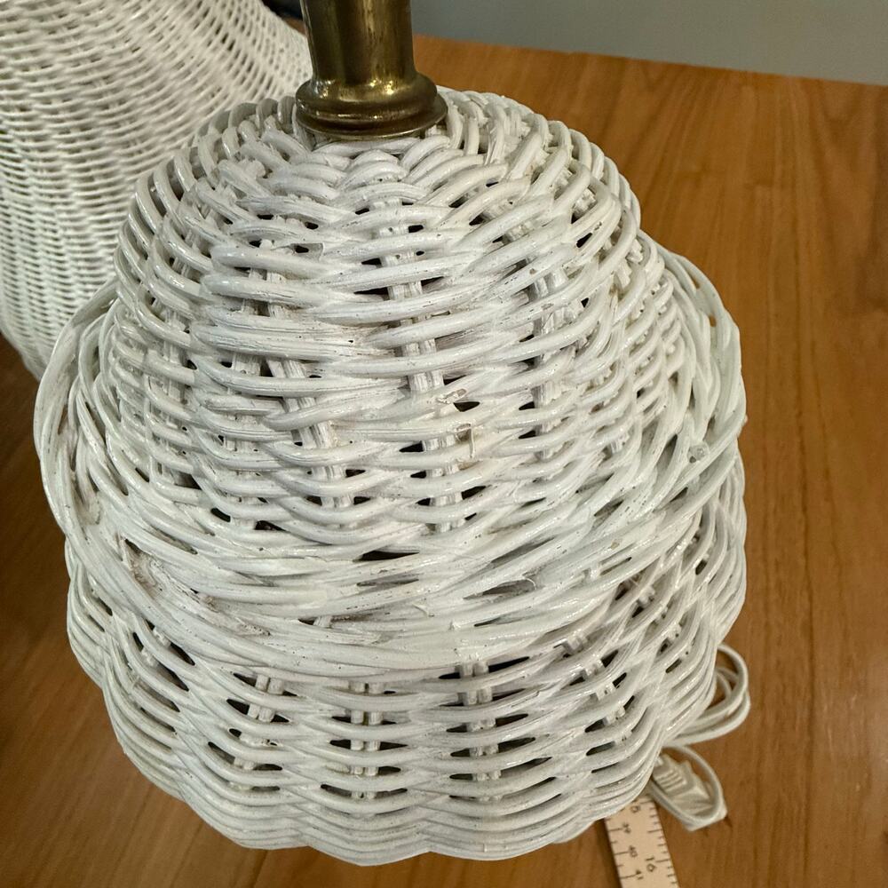 Vintage White Wicker Lamp And Shade Ginger Jar - Picture 8 of 15
